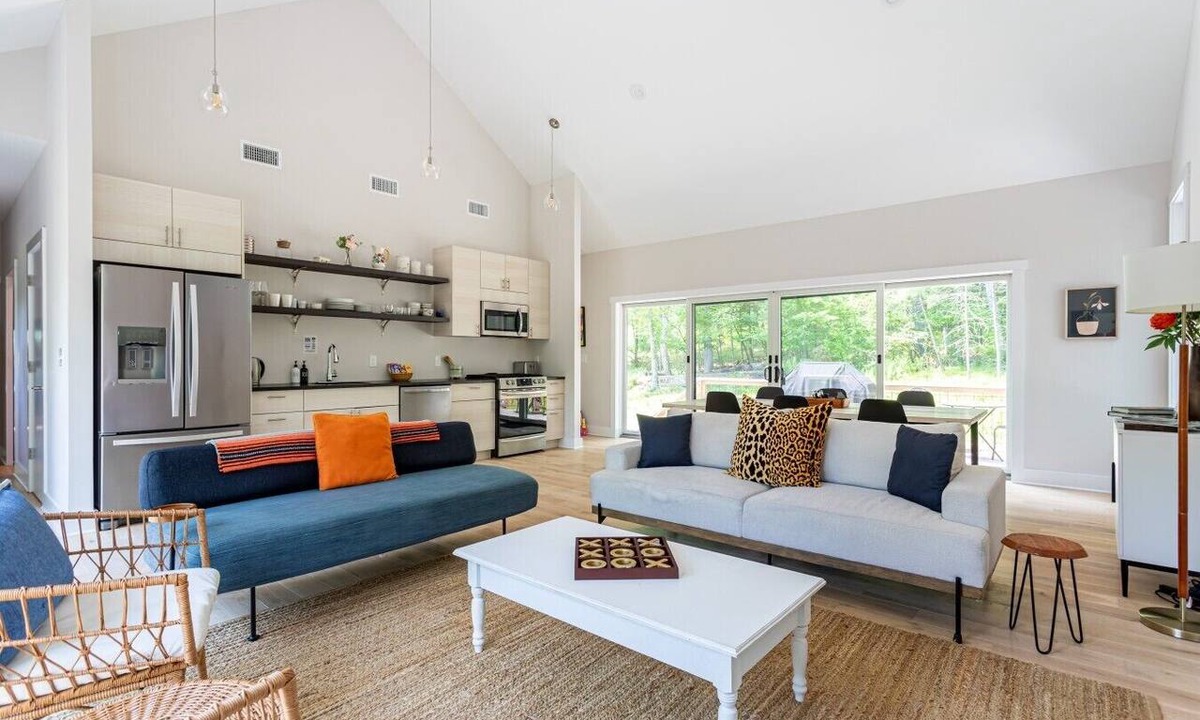 Sparrow Bush House | Airy Tree Canopy Home w/Creek Views & Family Suite