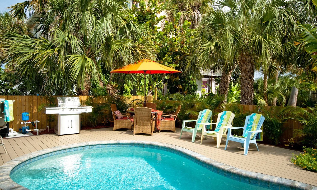 Bradenton Beach House | Al's Dream! LOCATION - Just Steps To The Beach!