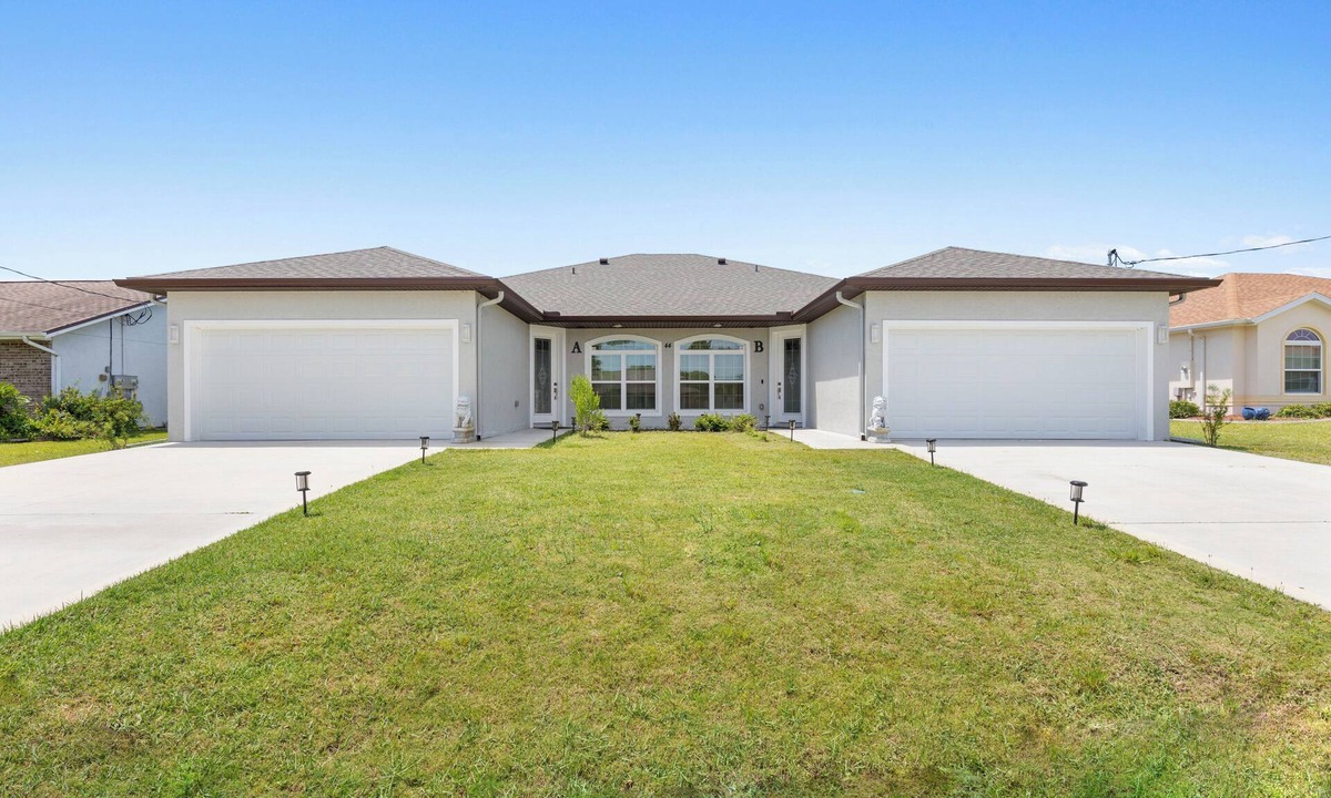 Palm Harbor House | All Beautiful 8 bedroom 4 bath Villa Sleeps 19 near beach and Golf
