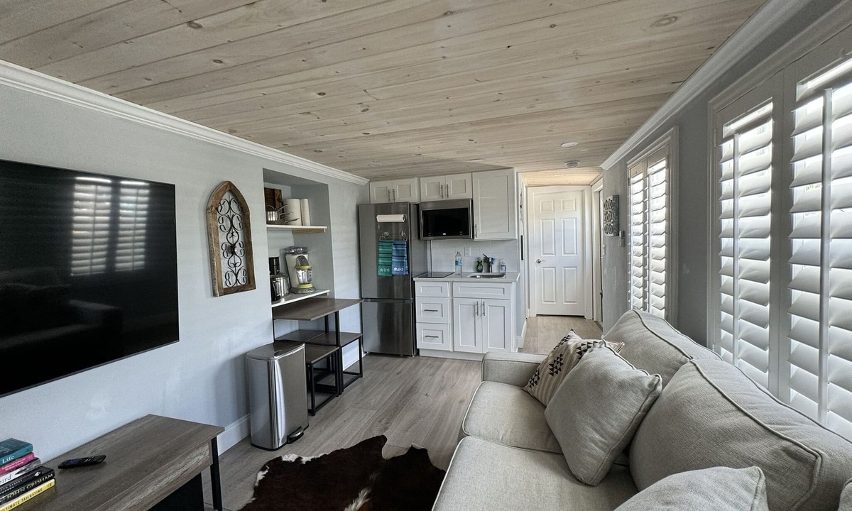 Matlacha Apartment | All new, incredible location! Waterfront unit in Matlacha with many amenities.