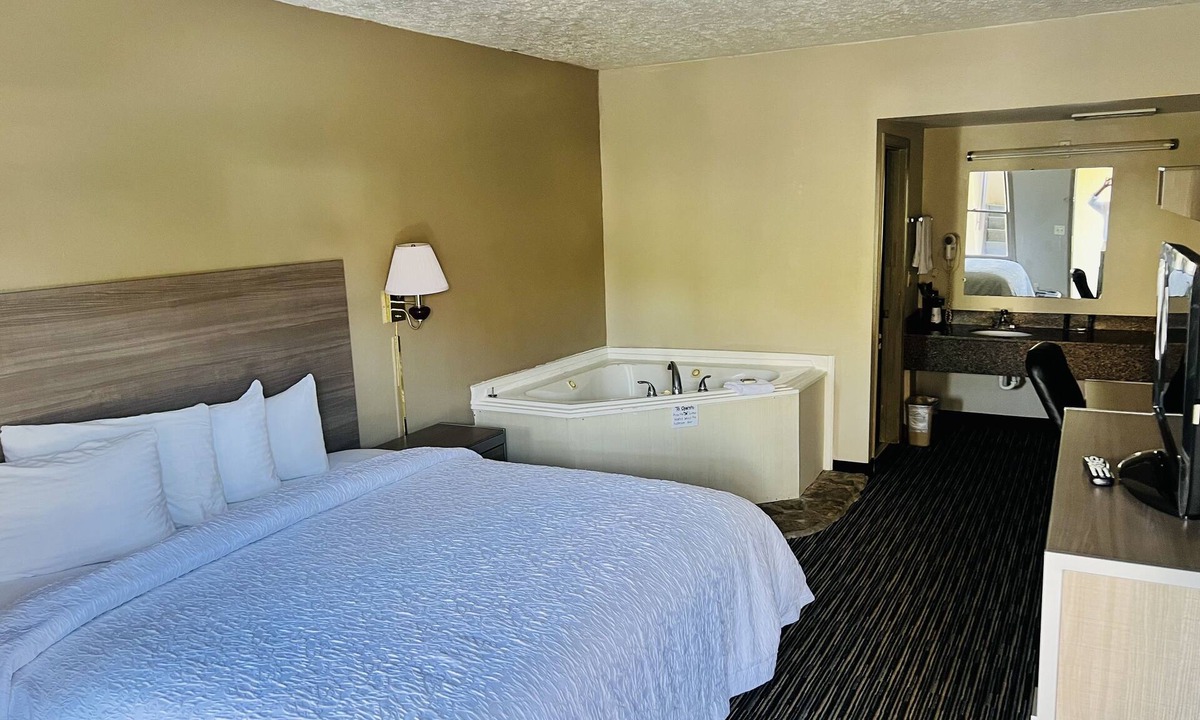 Helen Hotel | Alpine Valley Inn