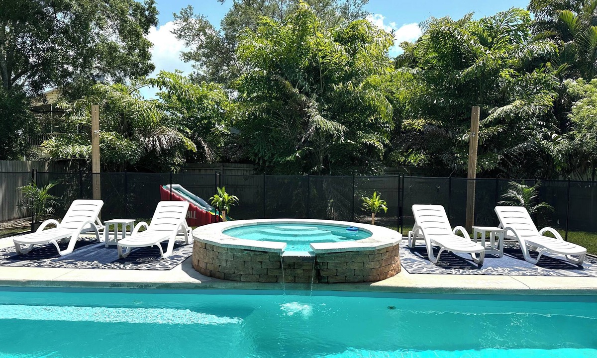 Crystal Beach House | Amazing beach house in fantastic Crystal Beach w/pool, bikes & walk to beach!