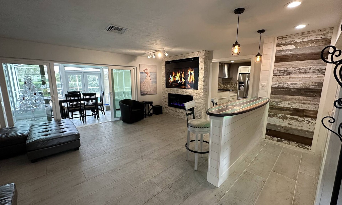 Bradenton House | Amazing Home with Private Heated Pool 7 Minutes to Beach!