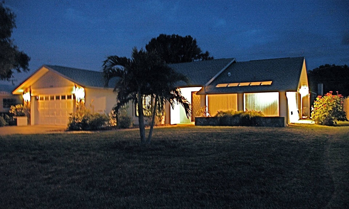Golden Beach House | AMAZING LOCATION ~ Golden Beach House ~ Steps from Beach ~ Heated Pool