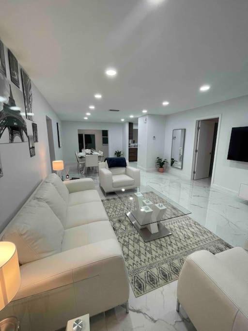 Hallandale Beach House | AMAZING, ONE OF A KIND 3/2 HOME