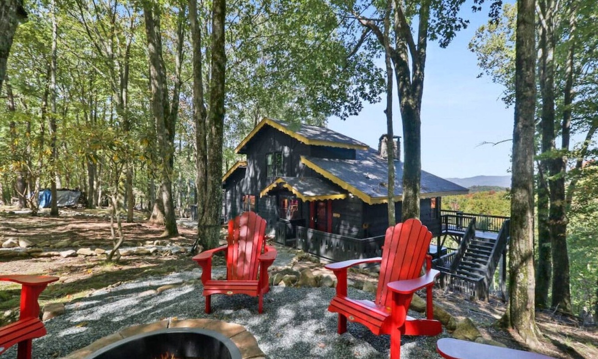 Beech Mountain Ski Chalet | Amazing Views! Welcome to The Pine Ridge Retreat!