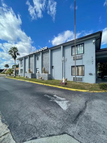 Historic Downtown Kissimmee Hotel | Ambassador Inn