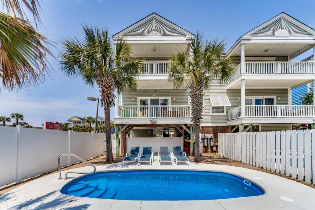 Surfside Beach House | An Amazing Surfside Beach Escape