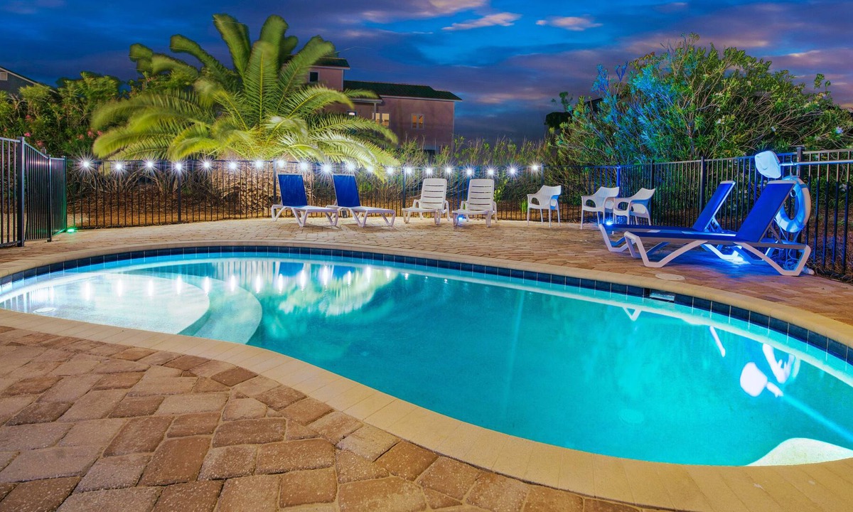 East End House | ANCHOR'S AWAY IS A PREMIER ISLAND RETREAT! This spacious newly remodeled home has been appointed