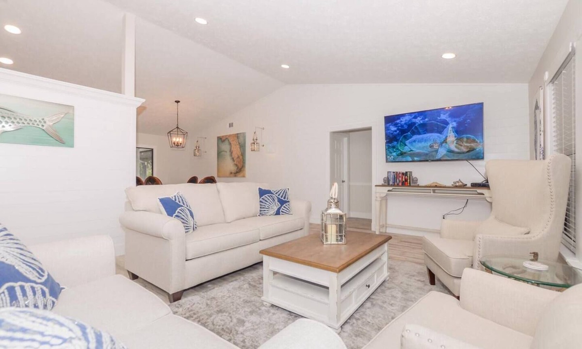 Jensen Beach House | Angler’s Crest Pool House in Jensen Beach