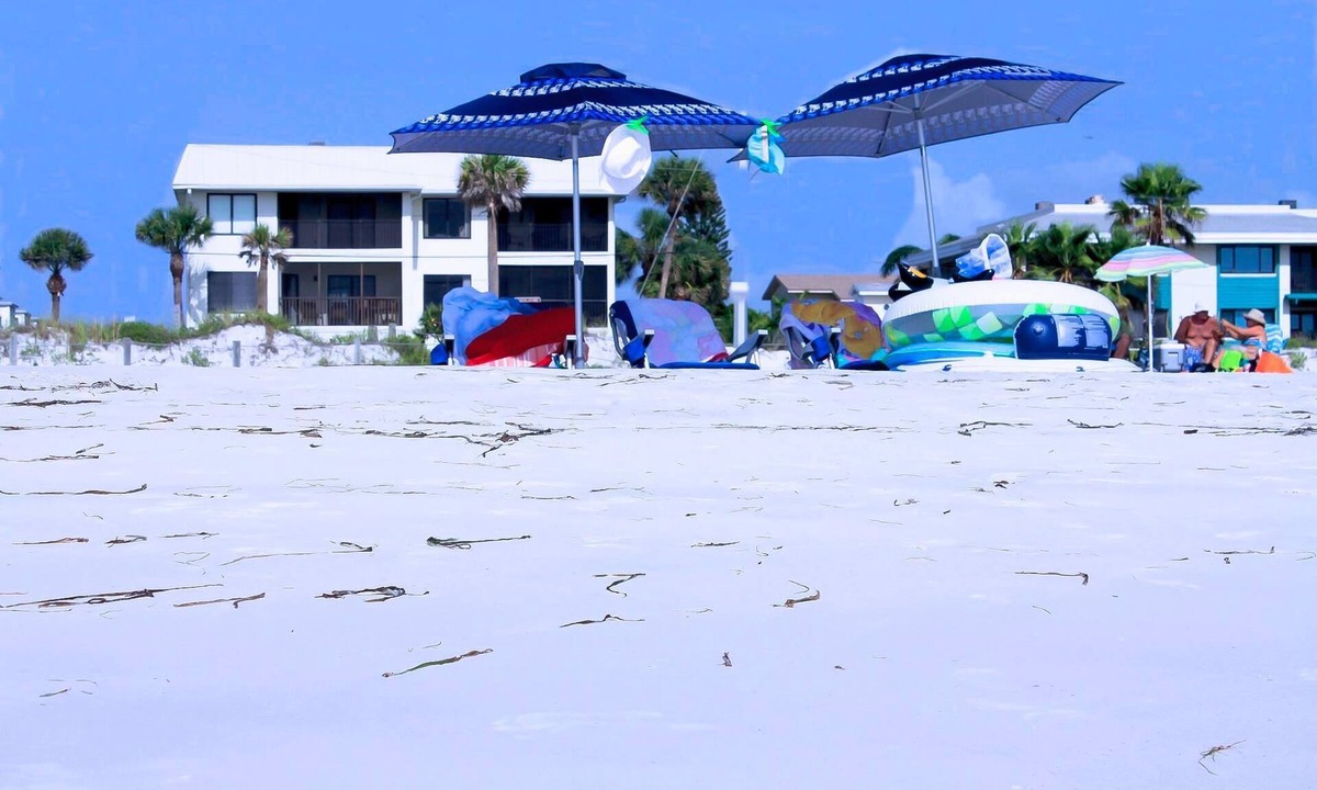 Bradenton Beach Condo | Anna Maria Island Beach Sands 203-Private Beach Access-Free Wi-Fi-Heated Pool