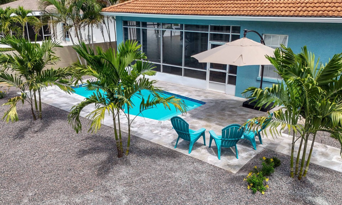 Bradenton House | Anna Maria Island-Blue Manatee. Home with pool, hot tub and firepit. Sleeps 8.