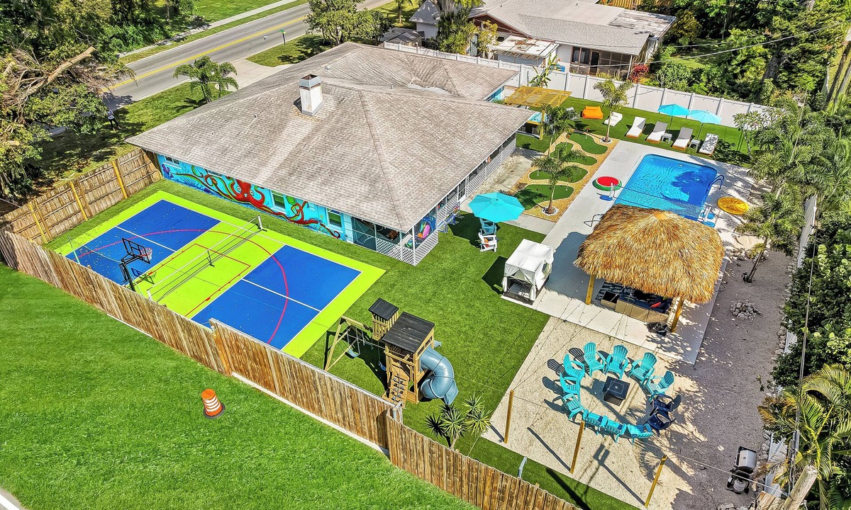 Bradenton House | AnnaMariaIsland-2KingSuites-SLEEPS 18-Pickleball-hottub-Arcadea-HtdPOOL- FirePit