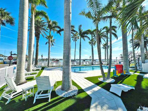 Pass-a-Grille Historic District Apartment | Apartment ∙ 8 bedrooms ∙ 18 guests