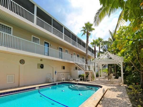 Ilexhurst Apartment | Apartments in Holmes Beach, FL, USA
