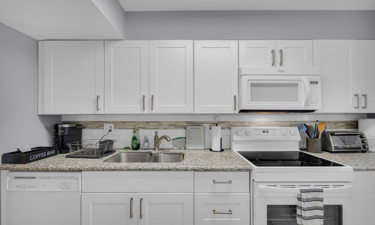 Athens Condo | Apple Bottom Jeans - UGA Stay in Athens