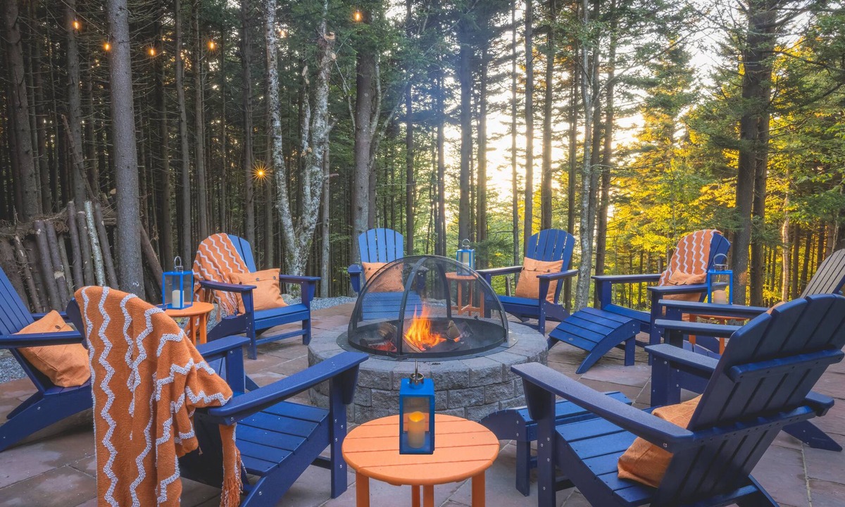Edray House | Architectural marvel w/firepit, hot tub, prime location, lounge & bar rooms!