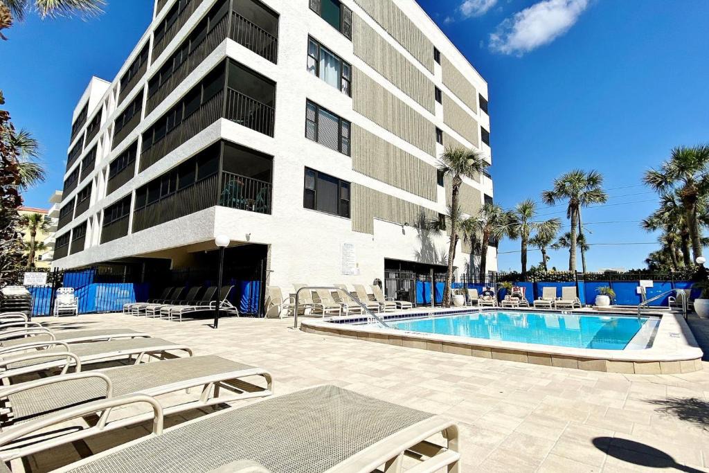 Madeira Beach Apartment | Arie Dam 402