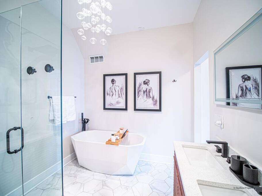Marietta Apartment | Artful Escape at Marietta Square