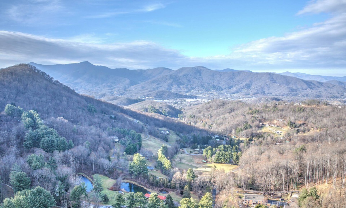 Waynesville House | Astonishing Views, Gas Fire Table, Outdoor Living
