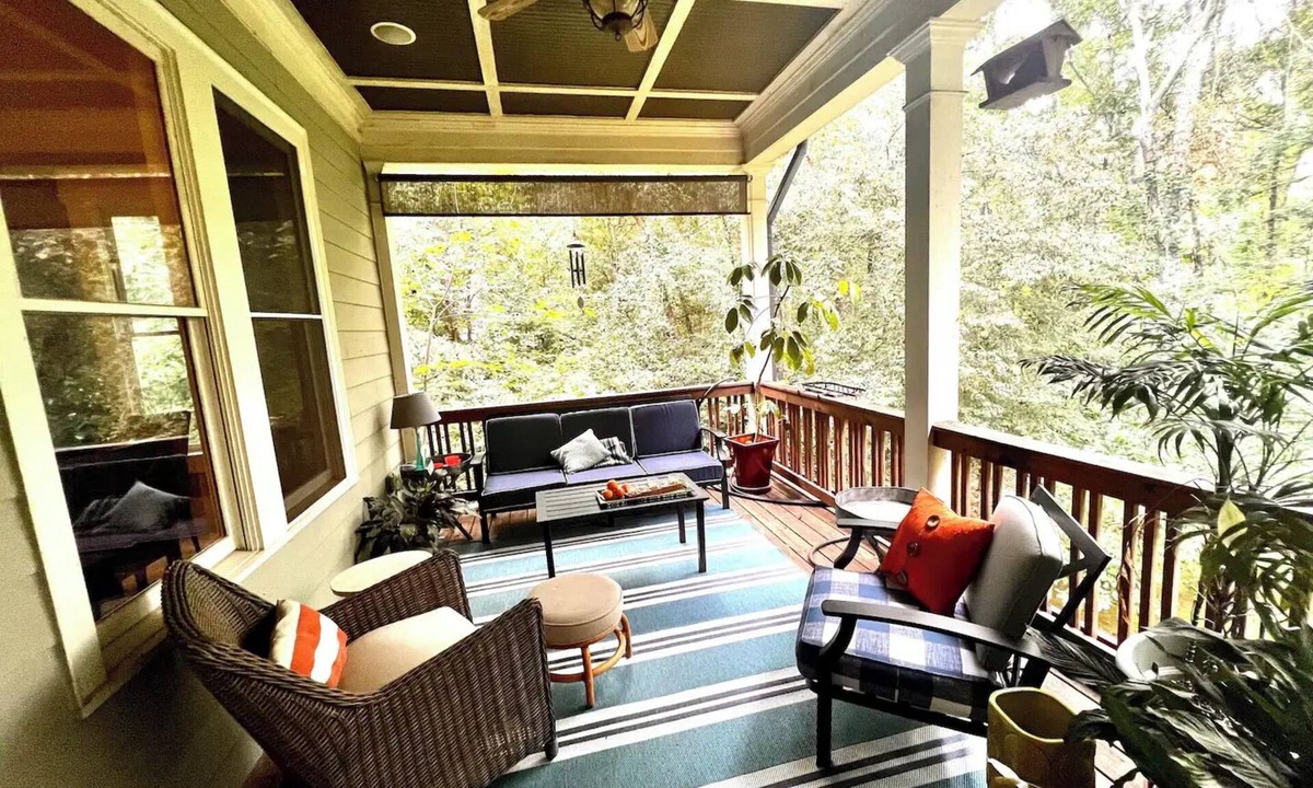 Athens House | Athens All-Day Retreat - work+play in this spacious home - close to all!