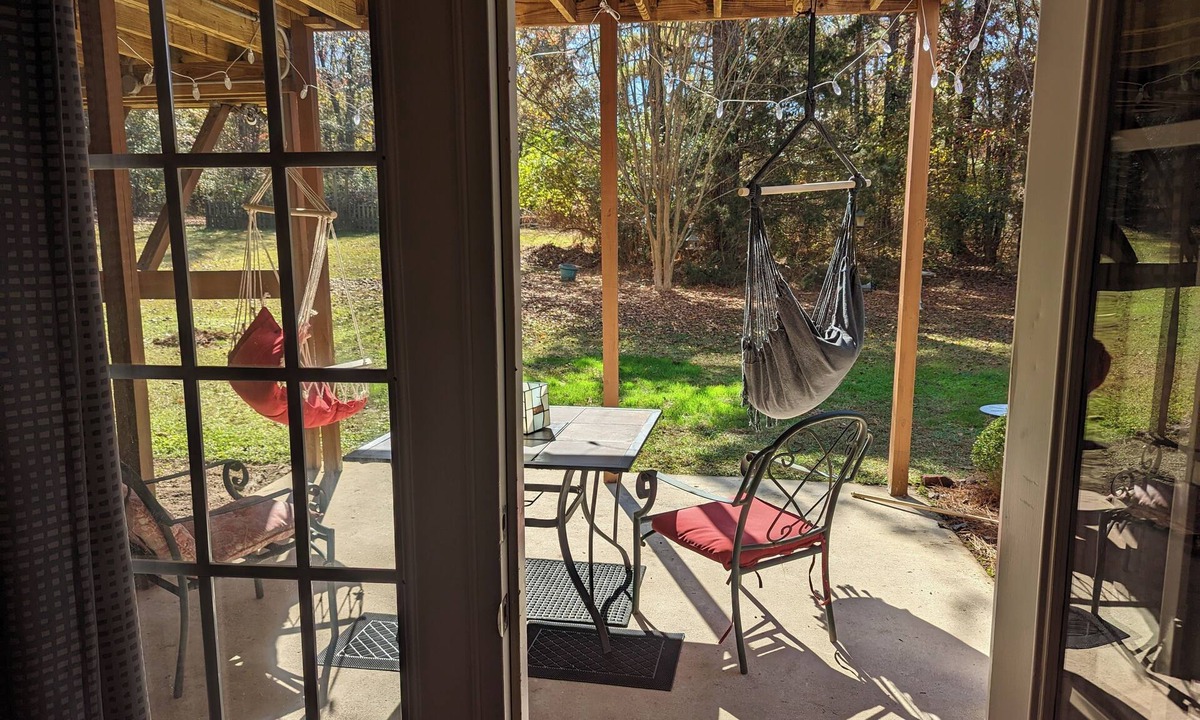 Athens Apartment | Athens Vibe Cozy Place, ready for Gameday!