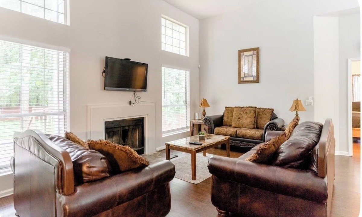 Southwestern House | ATL Fabulous 3-bedroom 2- bath house with AC in charming Atlanta