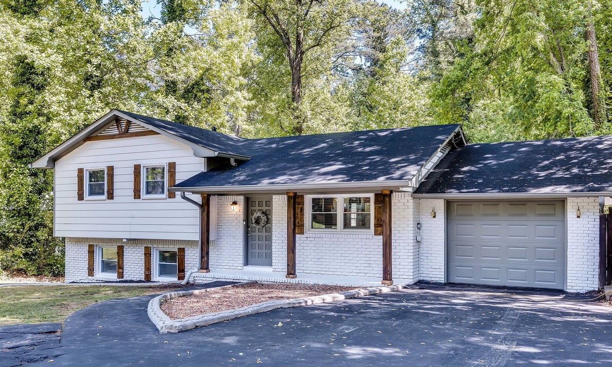 Church Street House | Atlanta Airport Home(Sleeps 12, 6 Beds)