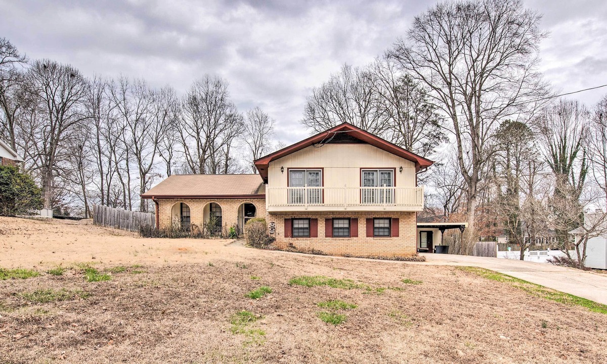 Douglasville House | Atlanta Area Vacation Home w/Yard!