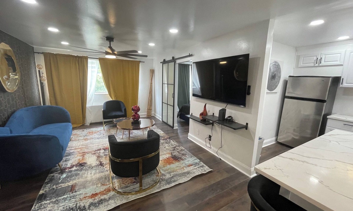 Downtown Atlanta Condo | Atlanta penthouse king/queen/Twin. Home away from home.