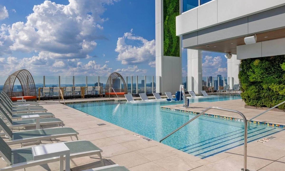Castleberry Hill Resort | Atlanta Resort Stay Near Centennial Park with Spacious 2BR Deluxe Suite