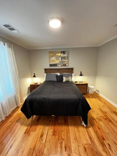 Summerhill House | Atlanta Unit 2 Room 2 - Peaceful Weekend Getaway Private Bedroom & Bathroom