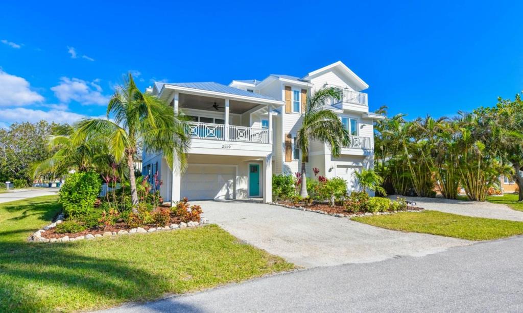 Bradenton Beach House | Atlantis Beach House by AMI Locals