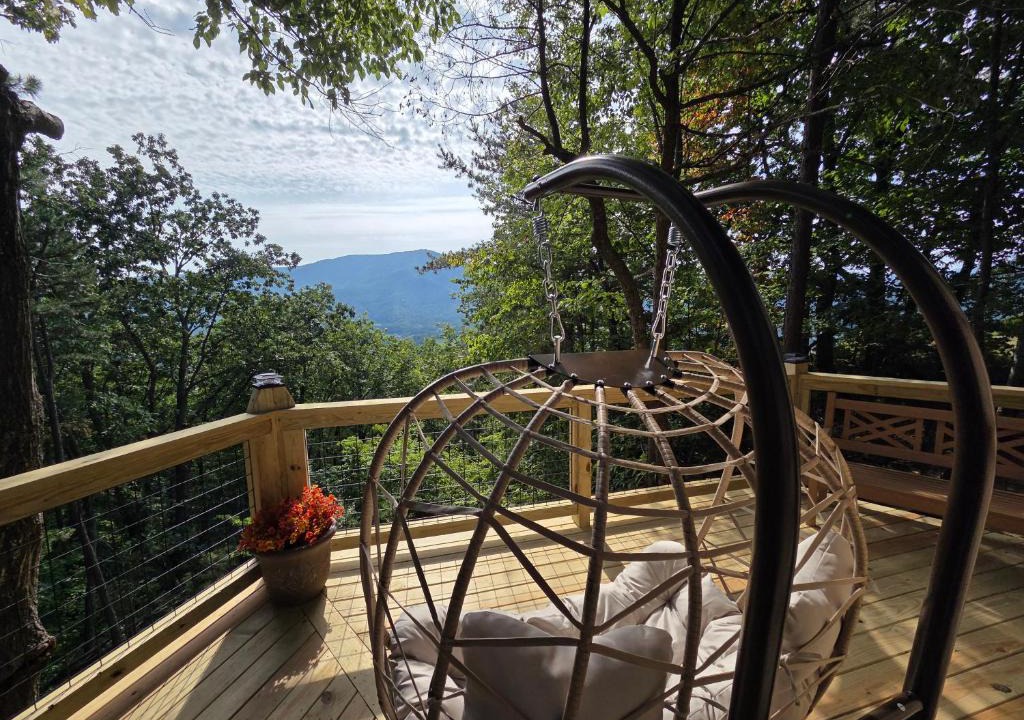 Sevierville Villa | Authentic, Rustic, Cute & Cozy!
