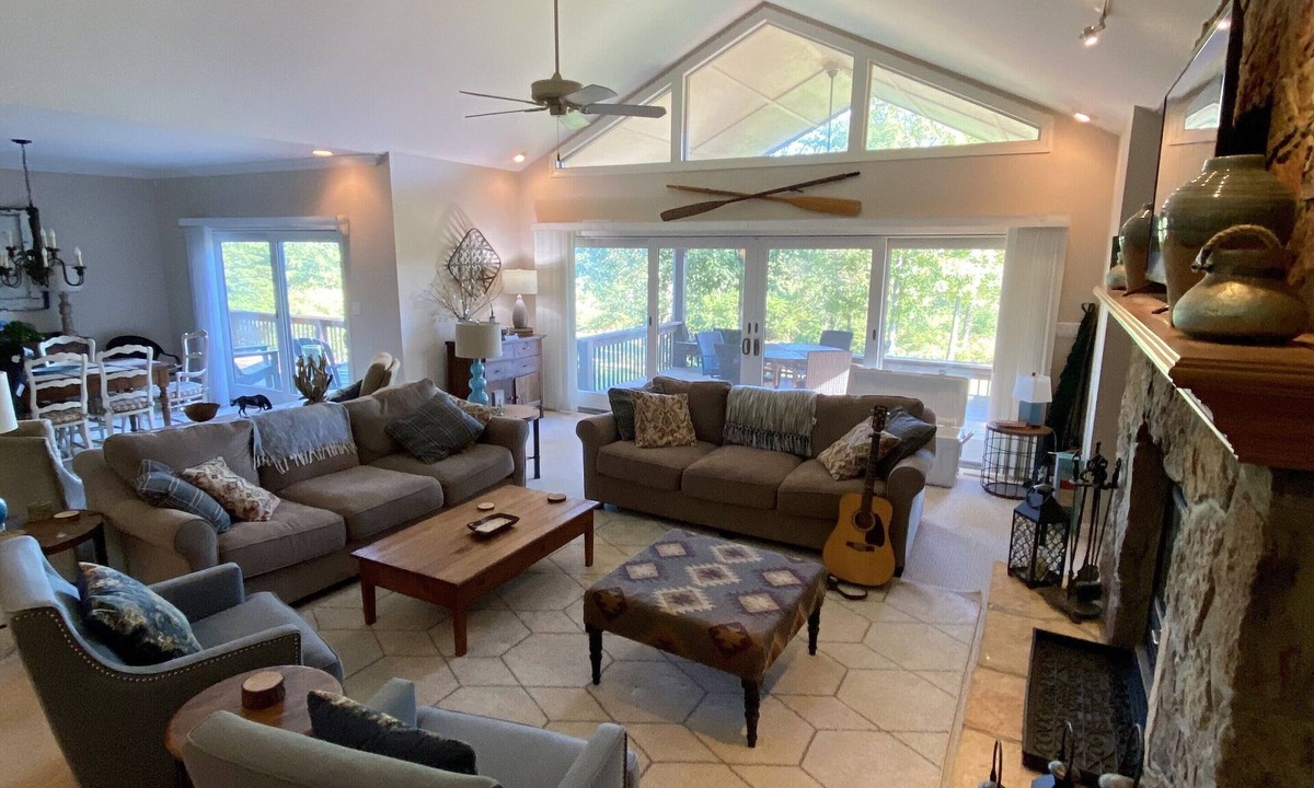 Higden House | Availability this weekend! 4 BR w King MB suite near Shiloh & Lacey’s marinas