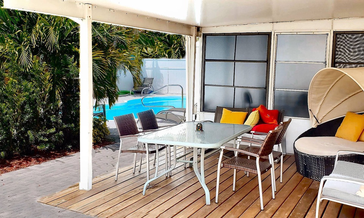 Florida North Atlantic Coast House | Awesome PRIVATE 2Room Guest Suite HEATED Pool! 5min to ocean Beach,Stadium,PGA