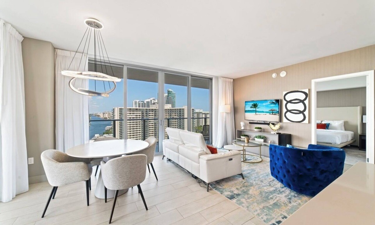 Hollywood South Central Beach Condo | Azure Escape: Upscale Comfort by the Shore