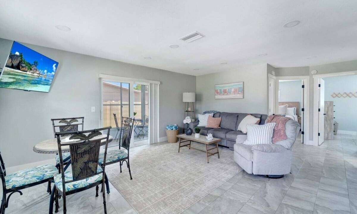 Sarasota House | Azure Haven 2BR Entie Home + EV Charger Close to Beaches
