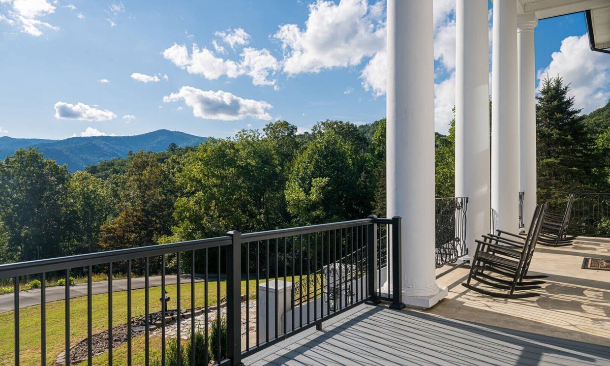 Clyde House | Bagatelle | Family Estate Near Asheville
