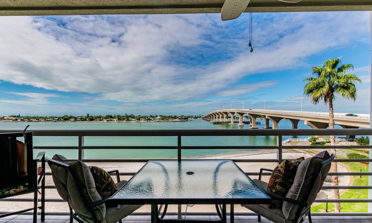 St. Petersburg Condo | Bahia Vista Your 'Island' Home Away from Home