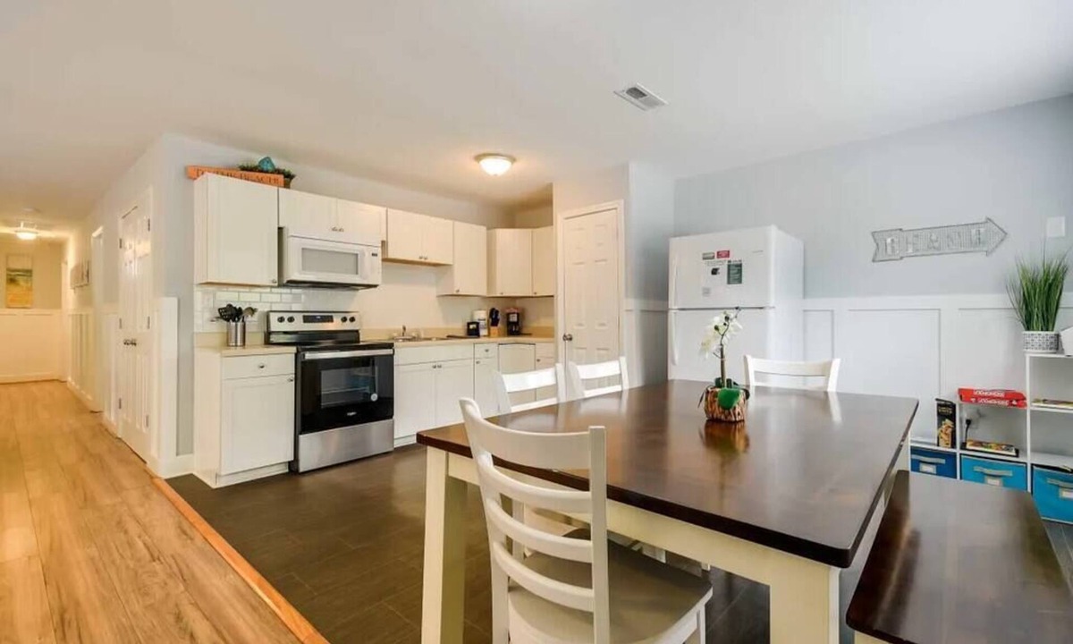 Atlantic Beach House | Bailey's Beach Cottage Unit 1