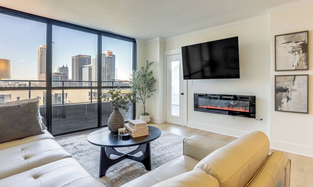 Midtown Condo | Balcony + Community Perks: Modern Atlanta Condo!