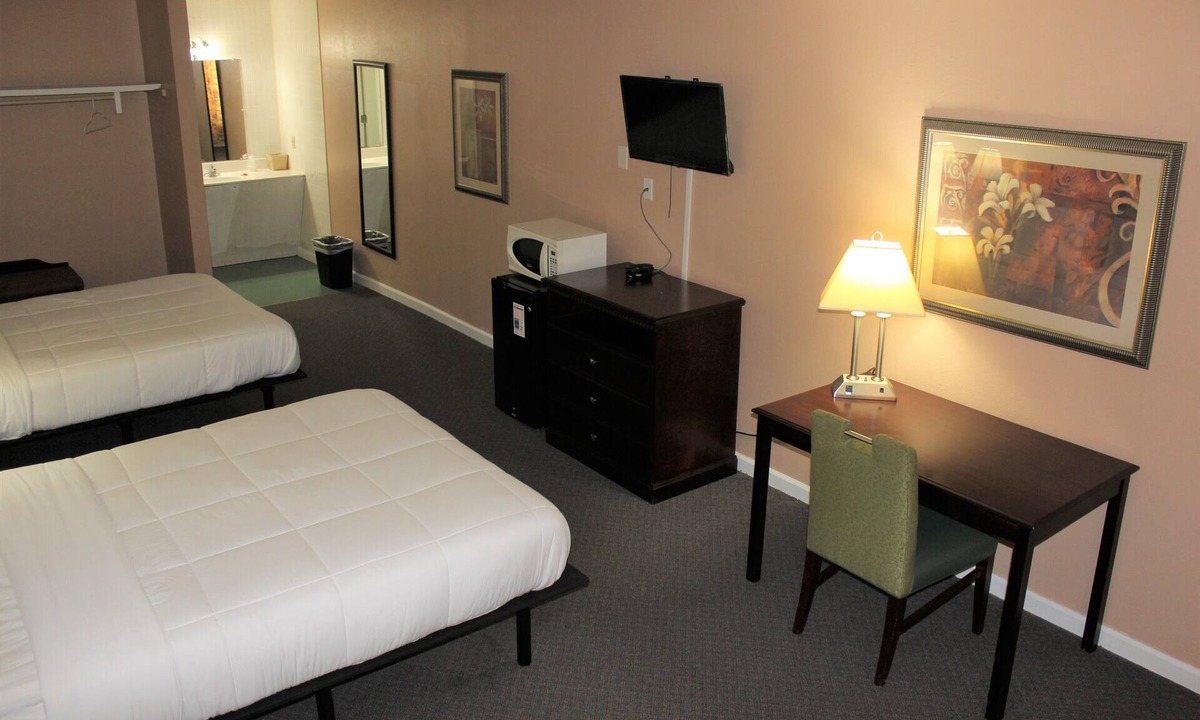 McCormick Hotel | Bar-Mel Inn