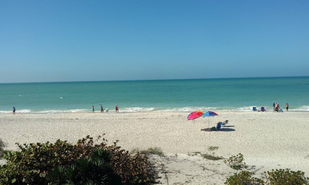 Englewood Condo | Barefoot Beach Getaway
