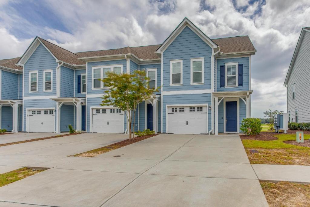 North Myrtle Beach House | Barefoot Resort Golf Getaway: Pool + Beach Shuttle