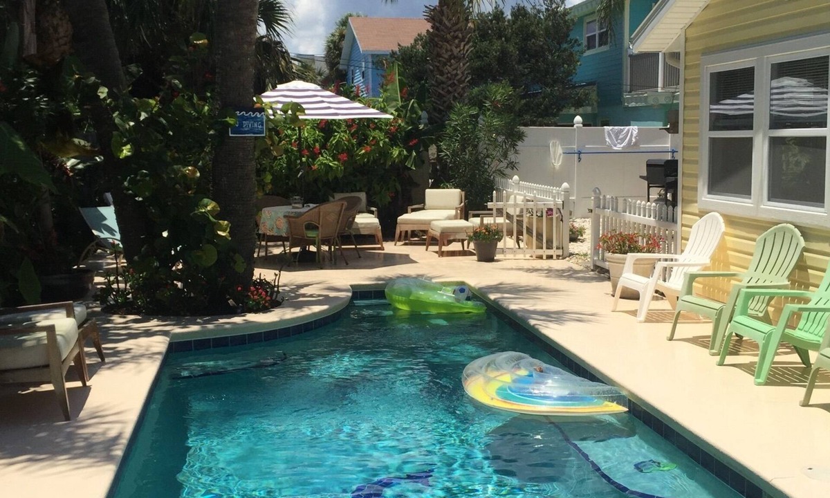 St. Augustine Beach House | BAREFOOTIN' OCEANVIEW DUPLEX WITH HEATED POOL Unit B