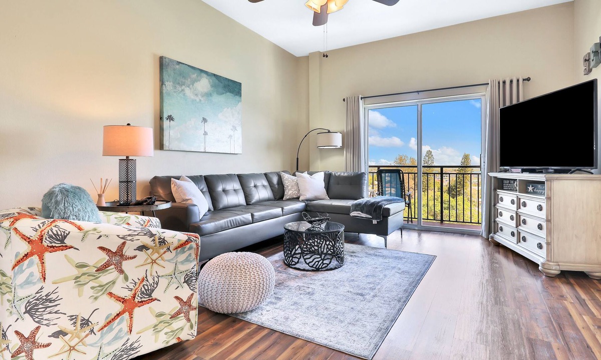 Madeira Beach Condo | Bay front condo, shared pool and hot tub right next to the beach