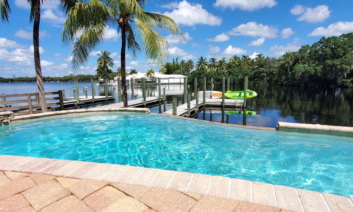 Fort Myers Shores House | Bay of Grace - A Boater's Paradise Fantastic Sunsets Close to I-75