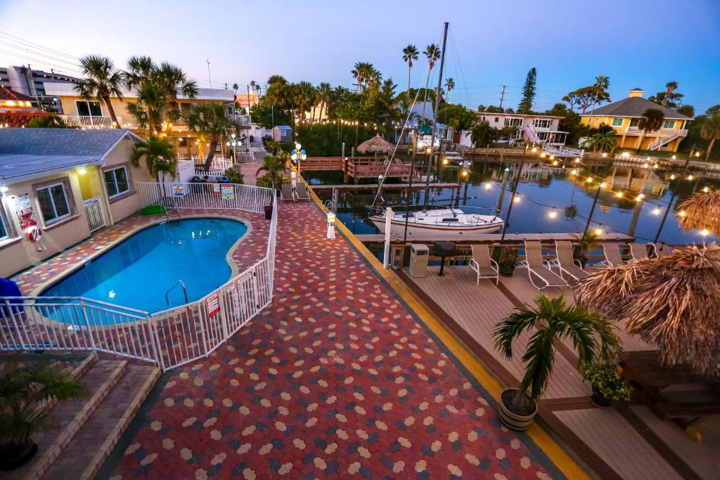 Belle Vista Hotel | Bay Palms Waterfront Resort - Hotel and Marina