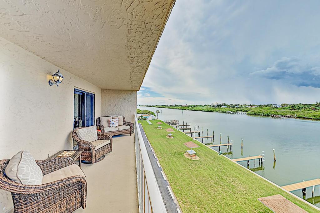 Indian Shores Apartment | Bay Shores 417